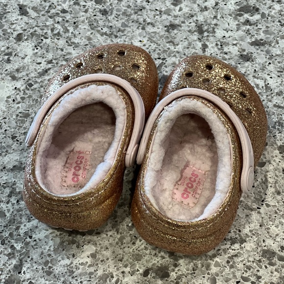 C5 Pink Glitter Fuzzy Crocs - Picture 2 of 7